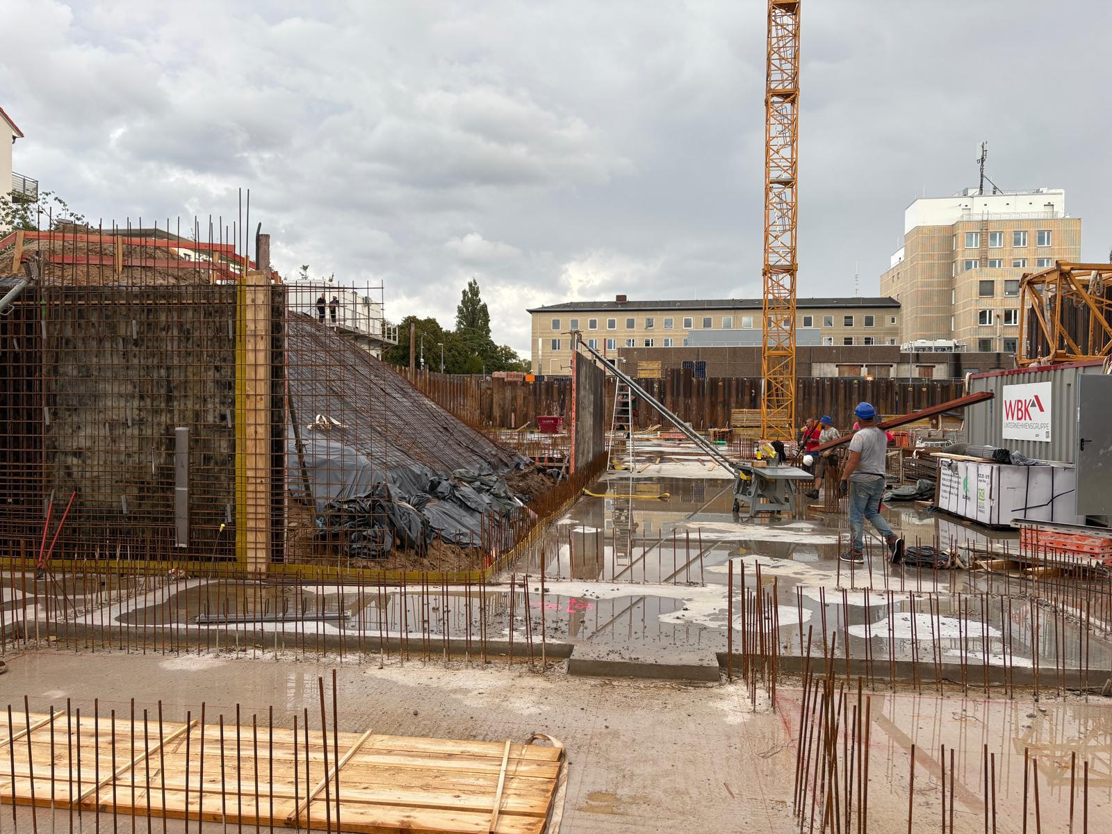 Arbeiter im Untergeschoss des Elisabeth-Granier-Hofs